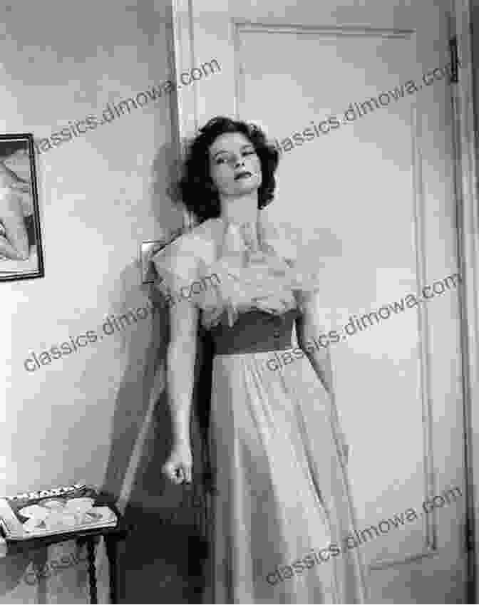 A Black And White Photograph Of Katharine Hepburn On Stage Curiosities Of The American Stage