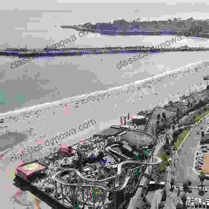 Panoramic View Of The Santa Cruz Coastline With The Santa Cruz Beach Boardwalk And The Monterey Bay In The Background Moon Monterey Carmel: With Santa Cruz Big Sur (Travel Guide)