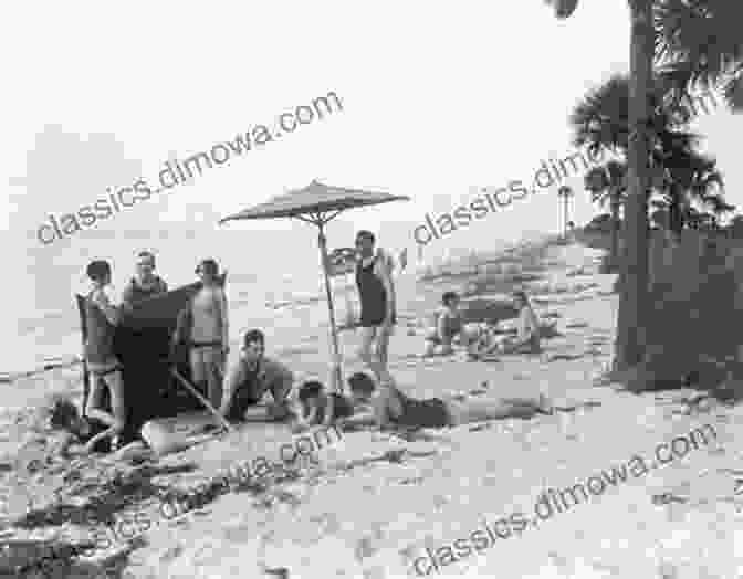 Vintage Beachgoers Enjoying Indian Rocks Beach, Florida Indian Rocks Beach (Images Of America)